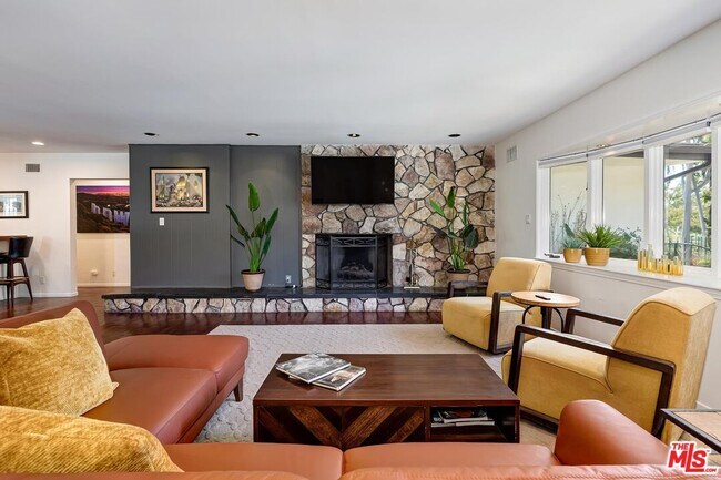 Foto del edificio - 6656 Lakeridge Rd
