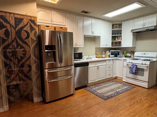 Foto del edificio - 4903 Caswell Ave