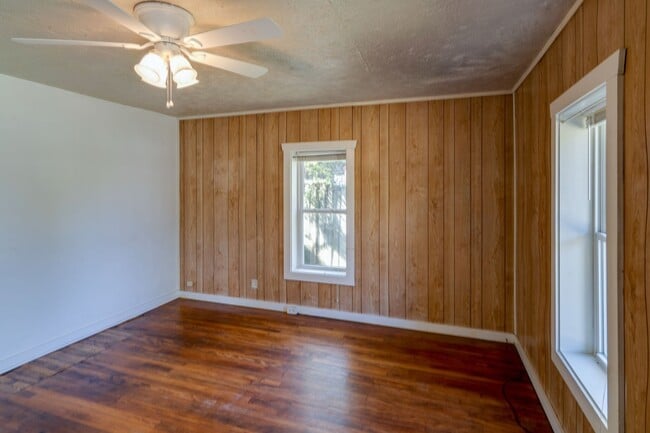 Building Photo - 304 Edith Ave