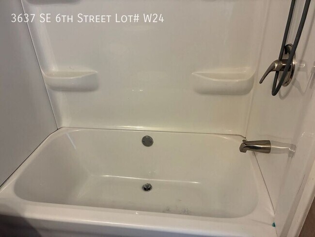 Foto del edificio - 3637 SE 6th St