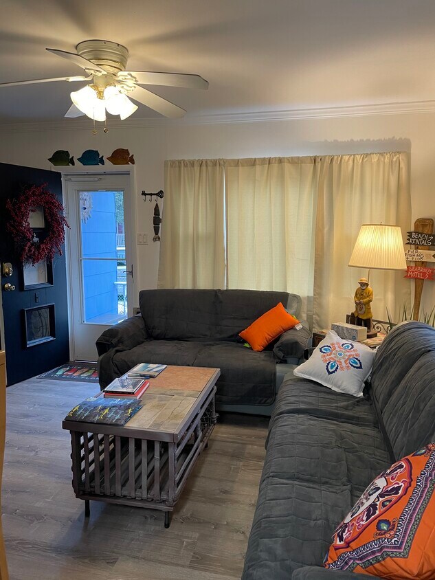 Primary Photo - 213 E Delaware Pky