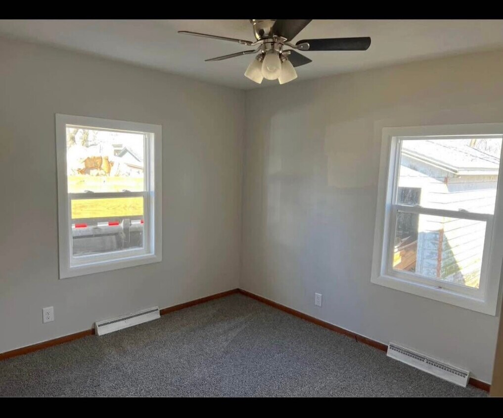 Foto del edificio - 409 E Lincoln St