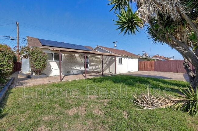 Foto del edificio - 6135 Chadwick Ave