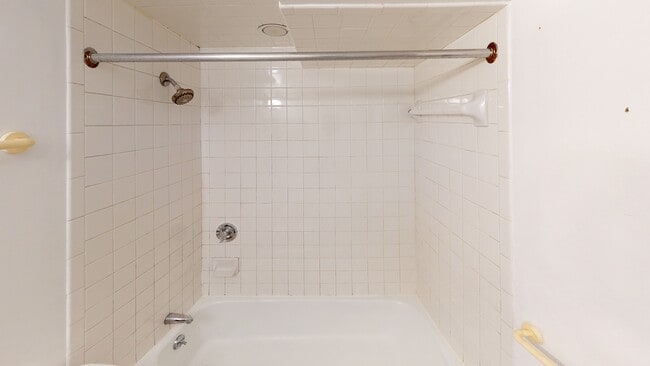 Building Photo - 96 Sheridan St