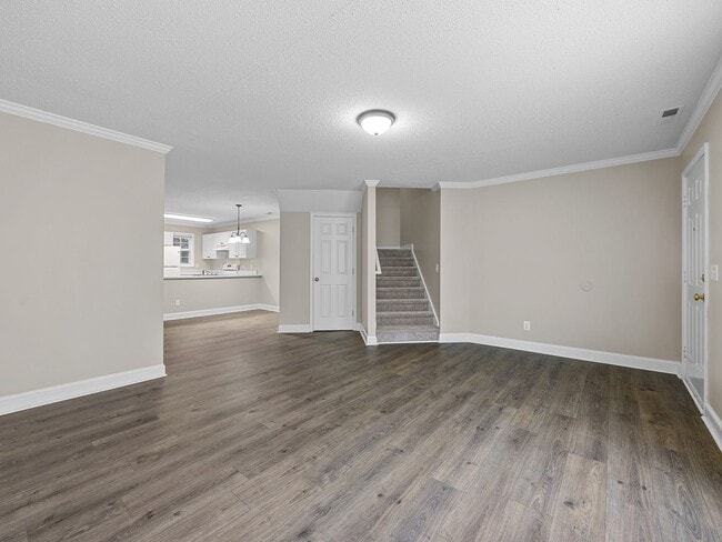 Building Photo - Freshly Renovated 2 BR, 2.5 BA Townhome Ce...