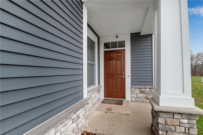 Foto del edificio - 1352 Creeks Edge Dr