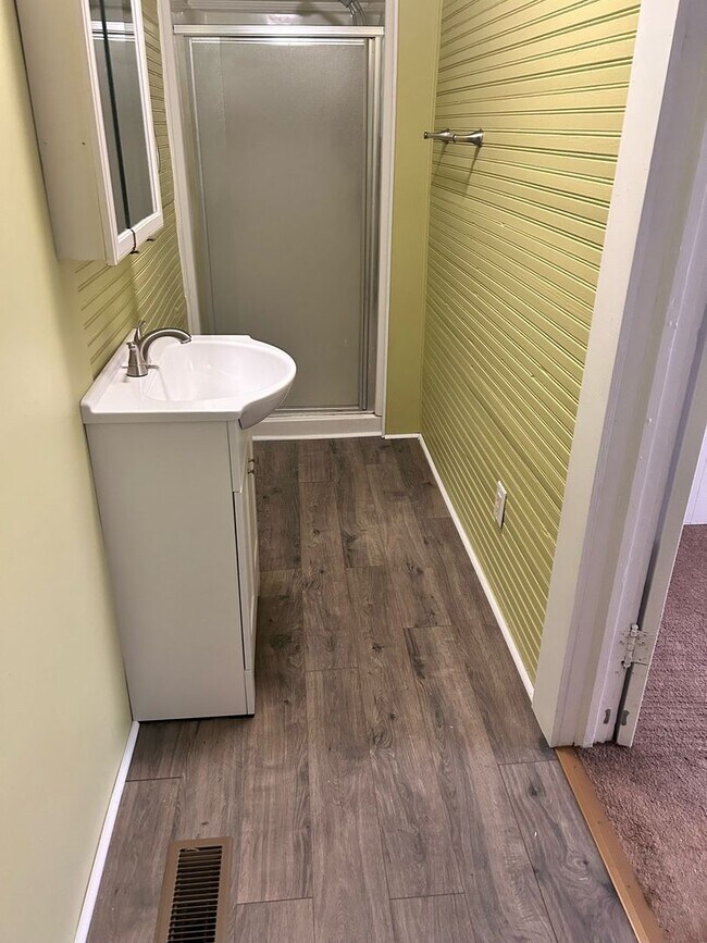 Building Photo - 638 Wilson St