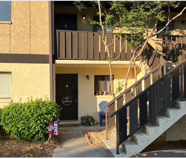 Building Photo - 2182 Bees Ferry Rd