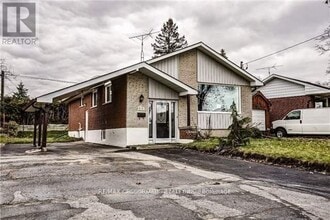 Building Photo - 133 Labrador Dr