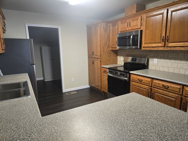 Building Photo - FOR RENT in  North Columbus! Available NOW!