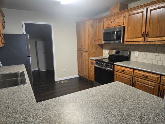 Foto del edificio - FOR RENT in  North Columbus! Available NOW!