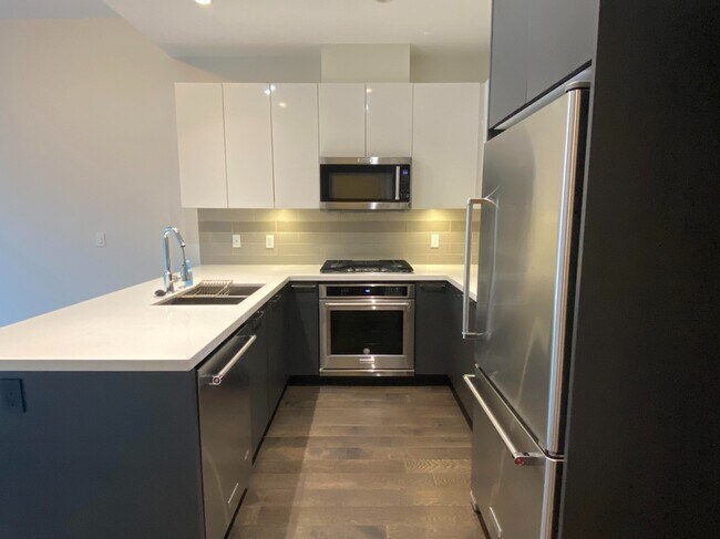 Photo du bâtiment - 7008 River Pkwy