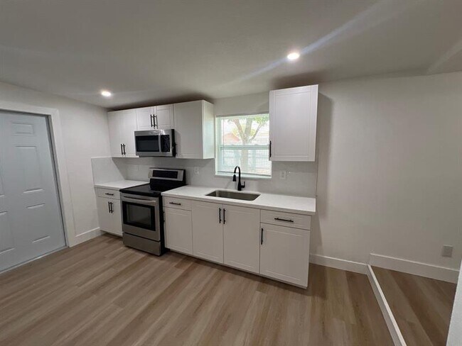 Foto del edificio - 10540 NW 28th Ave