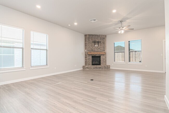 Building Photo - 2721 Longfellow Rd