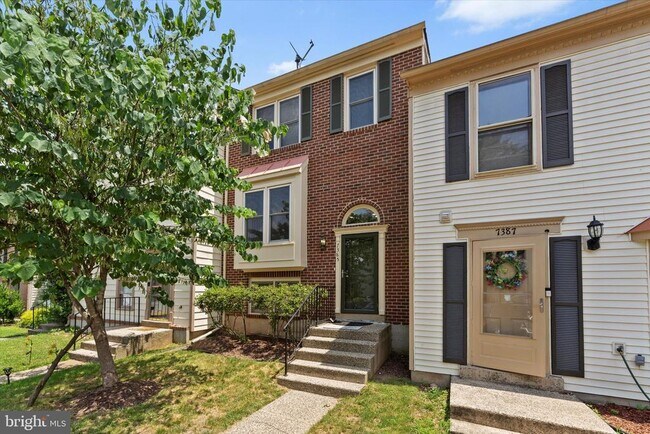 Foto del edificio - 7385 Emerald Dr