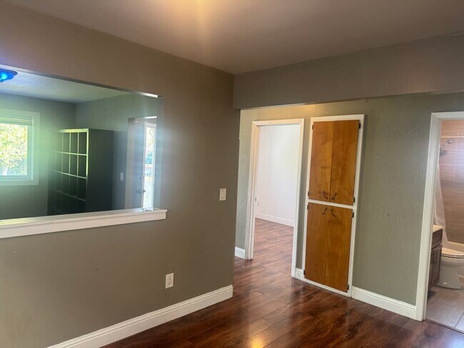 Foto del edificio - 2863 Helen St