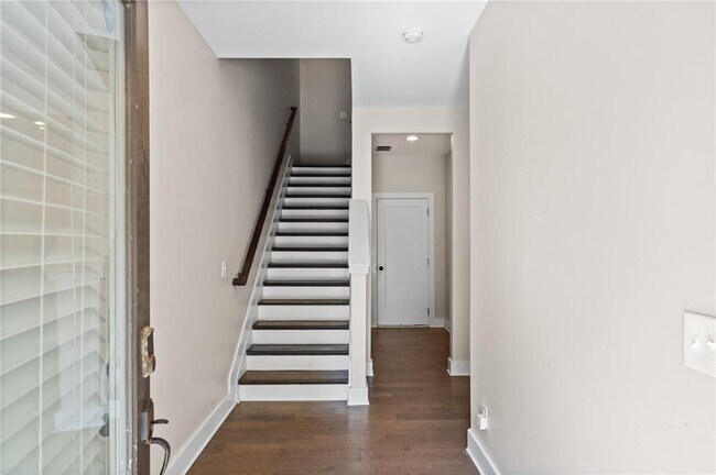 Foto del edificio - 2180 Colvin Ct NW