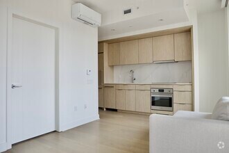 Building Photo - 1200 Rue Drummond