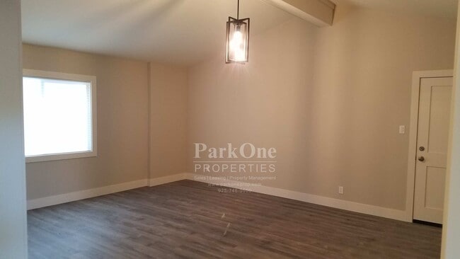 Building Photo - Nicely Remodeled Walnut Creek Saranap Home