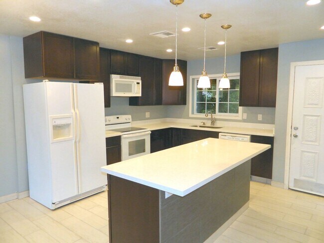 Building Photo - Lakes community rental in Tempe 2 bed / 2 ...