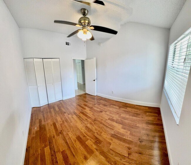 Building Photo - 9657 Riverside Dr