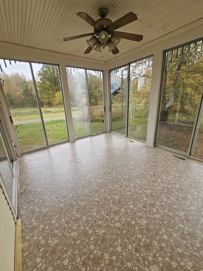 Building Photo - 6984 Mackenzie St