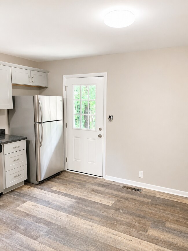 Foto del edificio - 2 Bed 1 Bath Renovated Duplex