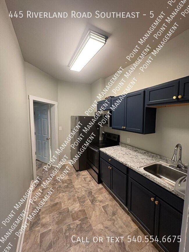 Foto del edificio - 445 Riverland Rd SE