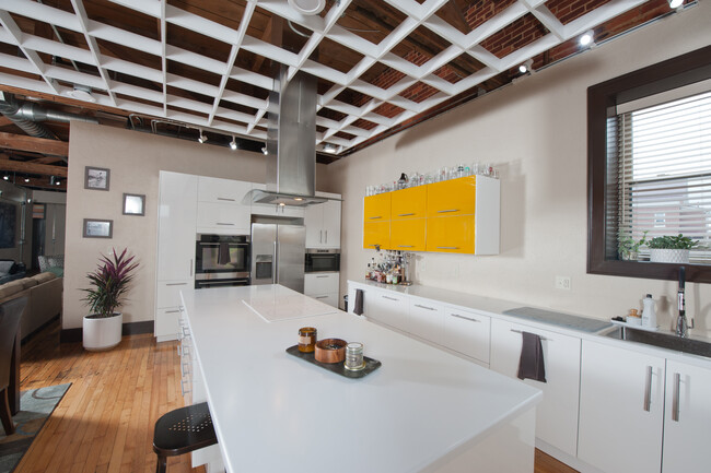 Building Photo - 2101 Beale Ave