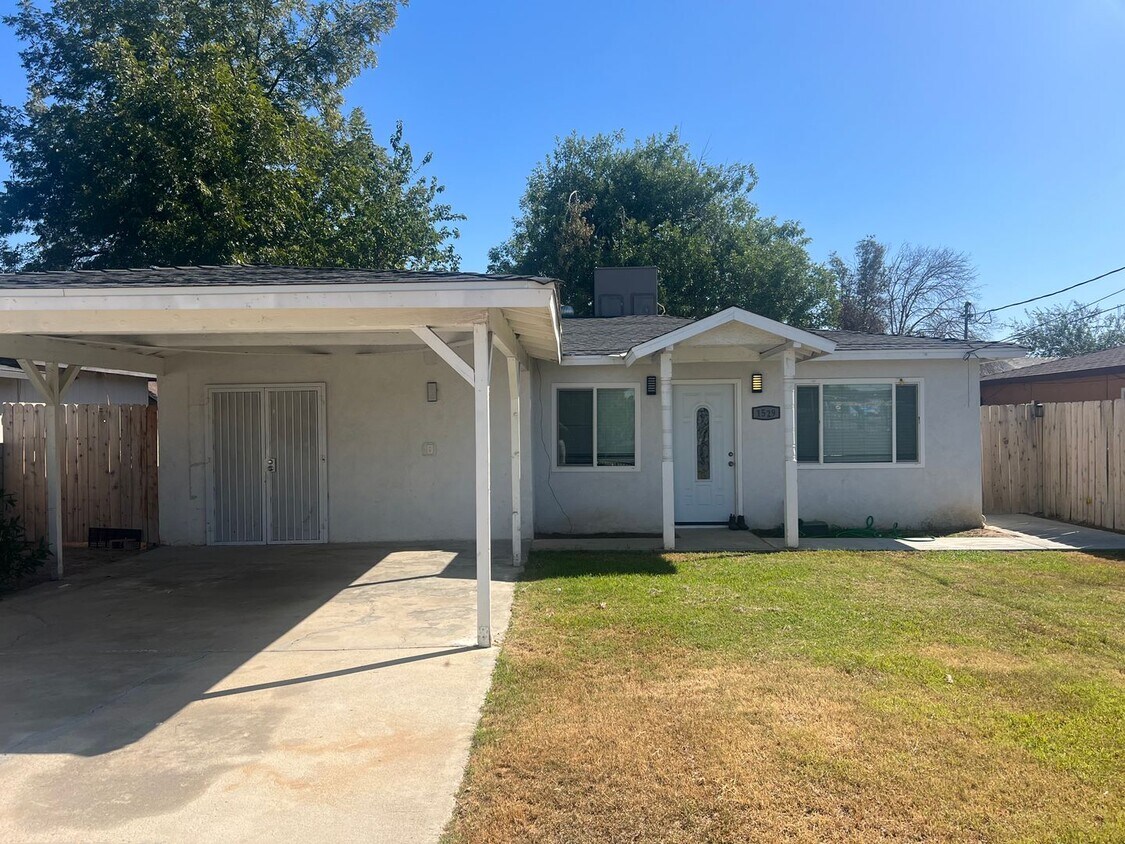 Foto principal - Charming 3 bedroom & 2 bath For Rent!