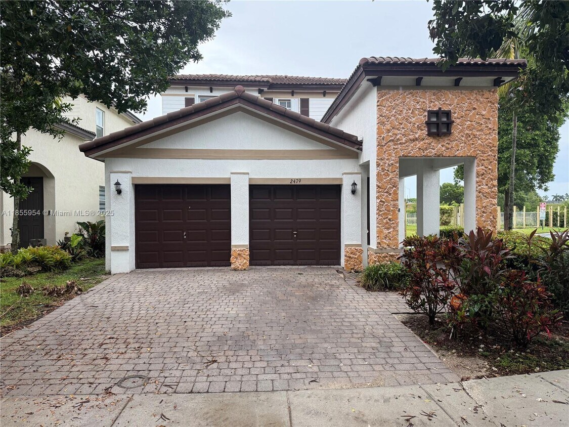 Foto principal - 2479 NE 4th St