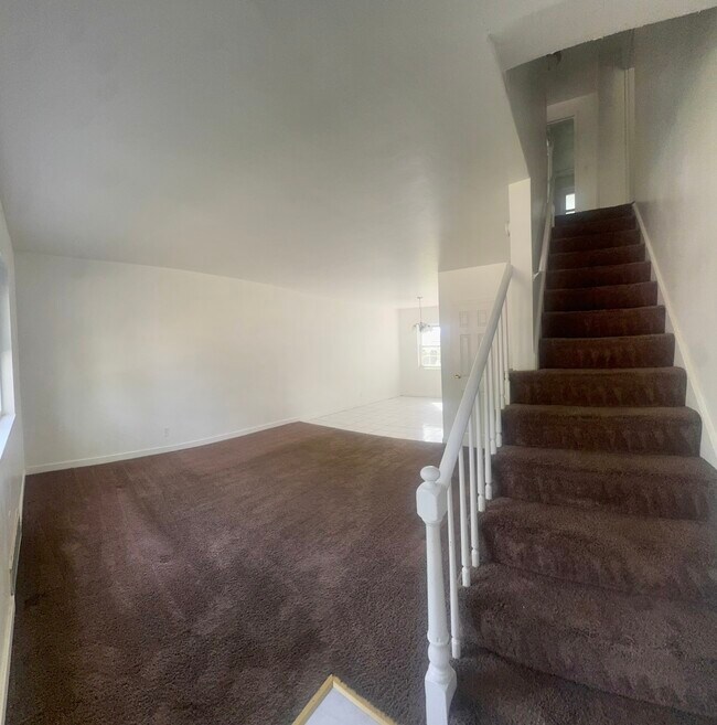 Foto del edificio - 921 N Prairie Ave