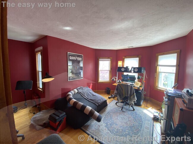 Building Photo - 81A Tremont St Unit #3