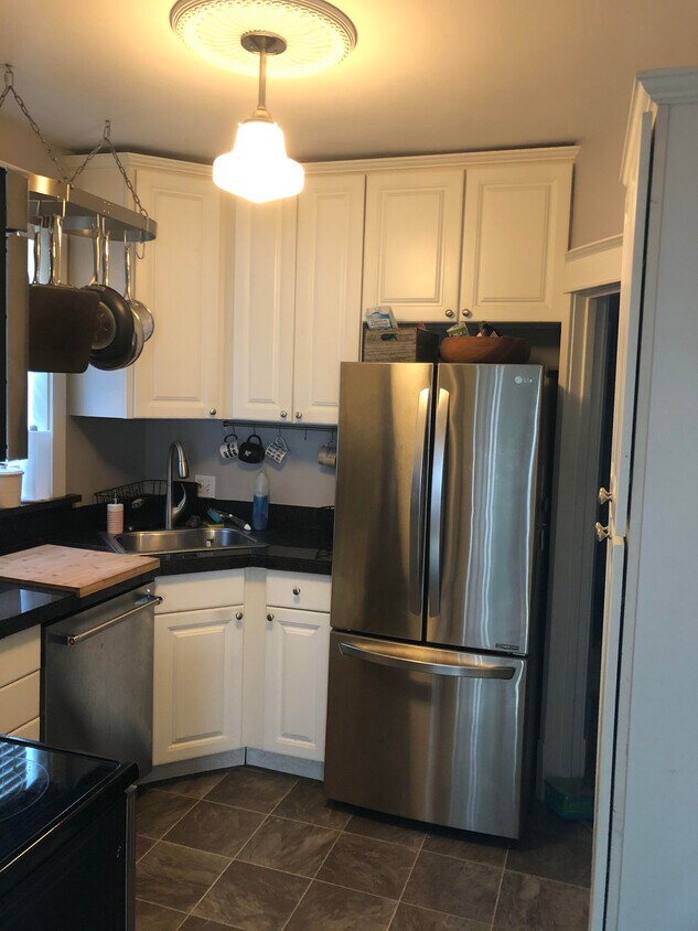 Kitchen w/ stainless steel appliances - 1430 Woodland Drive