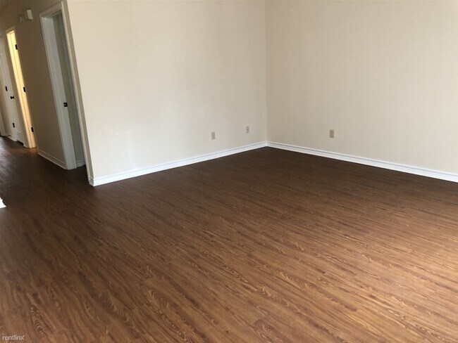 Foto del edificio - 3 br, 2 bath Duplex - Sara Street Duplexes...