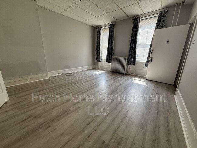 Building Photo - 633 Manor St