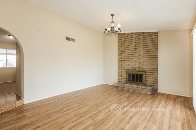 Building Photo - 1643 W Muriel Dr