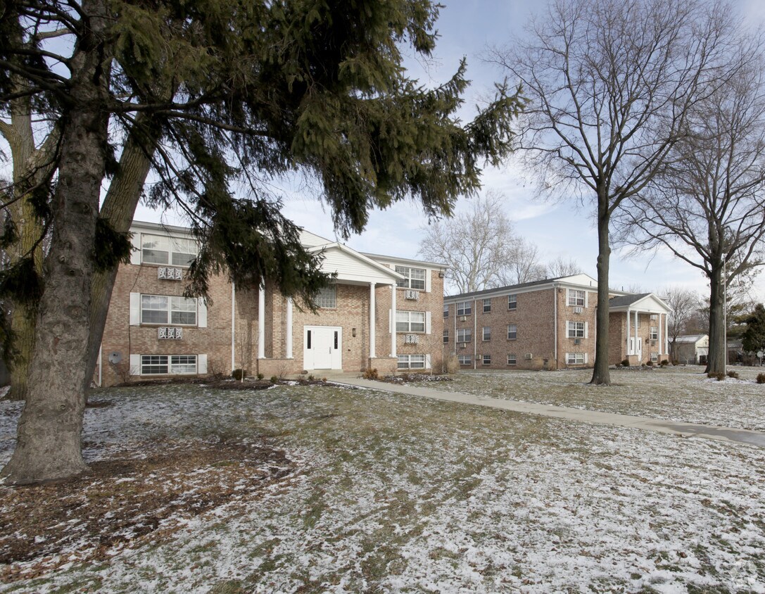 Broadway Court - Broadway Court Apartments