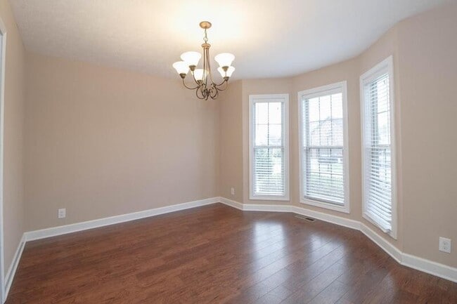 Building Photo - 1353 Chinook Cir