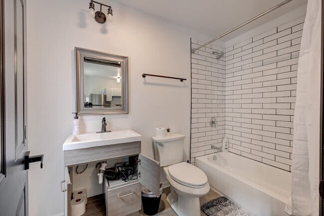 Building Photo - 1927 N Prospect Ave