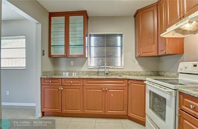 Foto del edificio - 225 NW 7th Ct