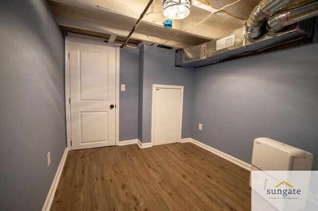 Building Photo - 3308 Mueller St