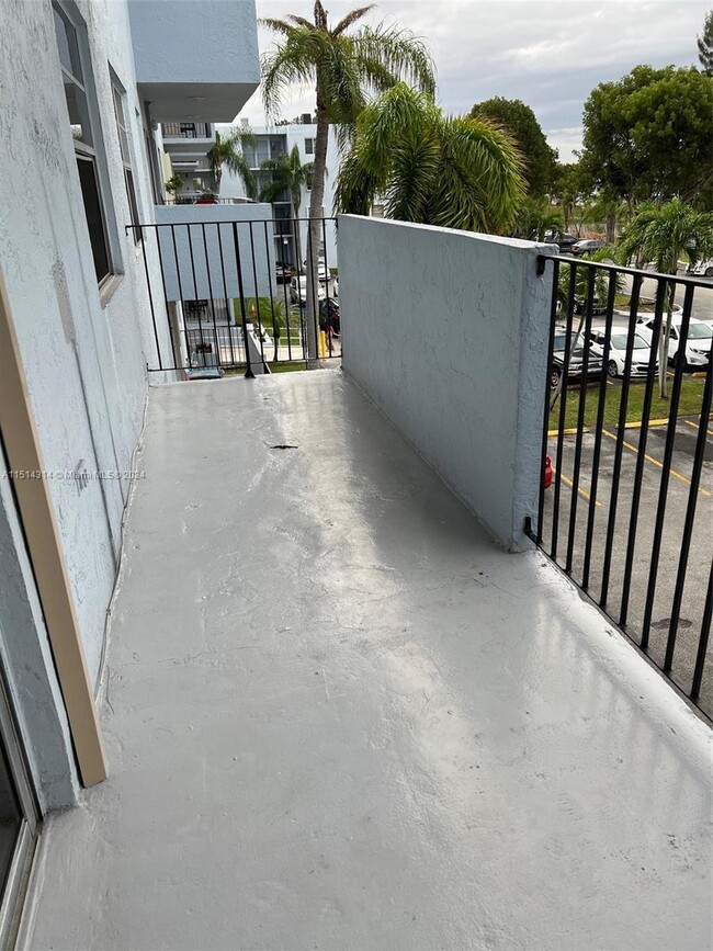 Building Photo - 1221 SW 122nd Ave