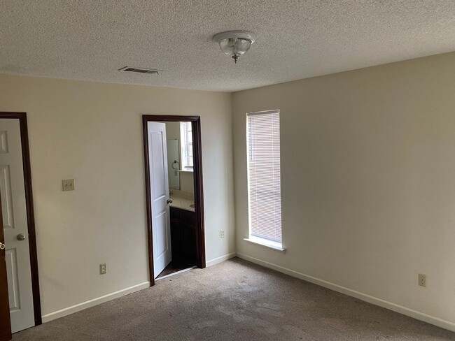 Building Photo - 3218 Toulon Dr