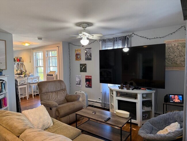 Foto del edificio - 21 1/2 Union St