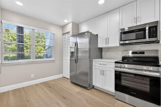 Building Photo - 12500 SW 5th Ct