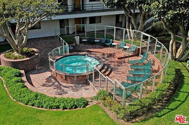 Spa - 2930 Neilson Way