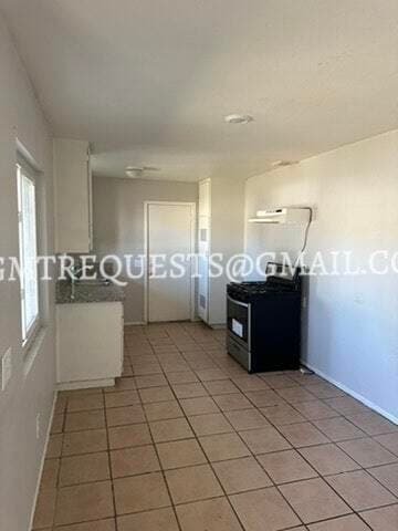 Building Photo - 539 W Shamrock St
