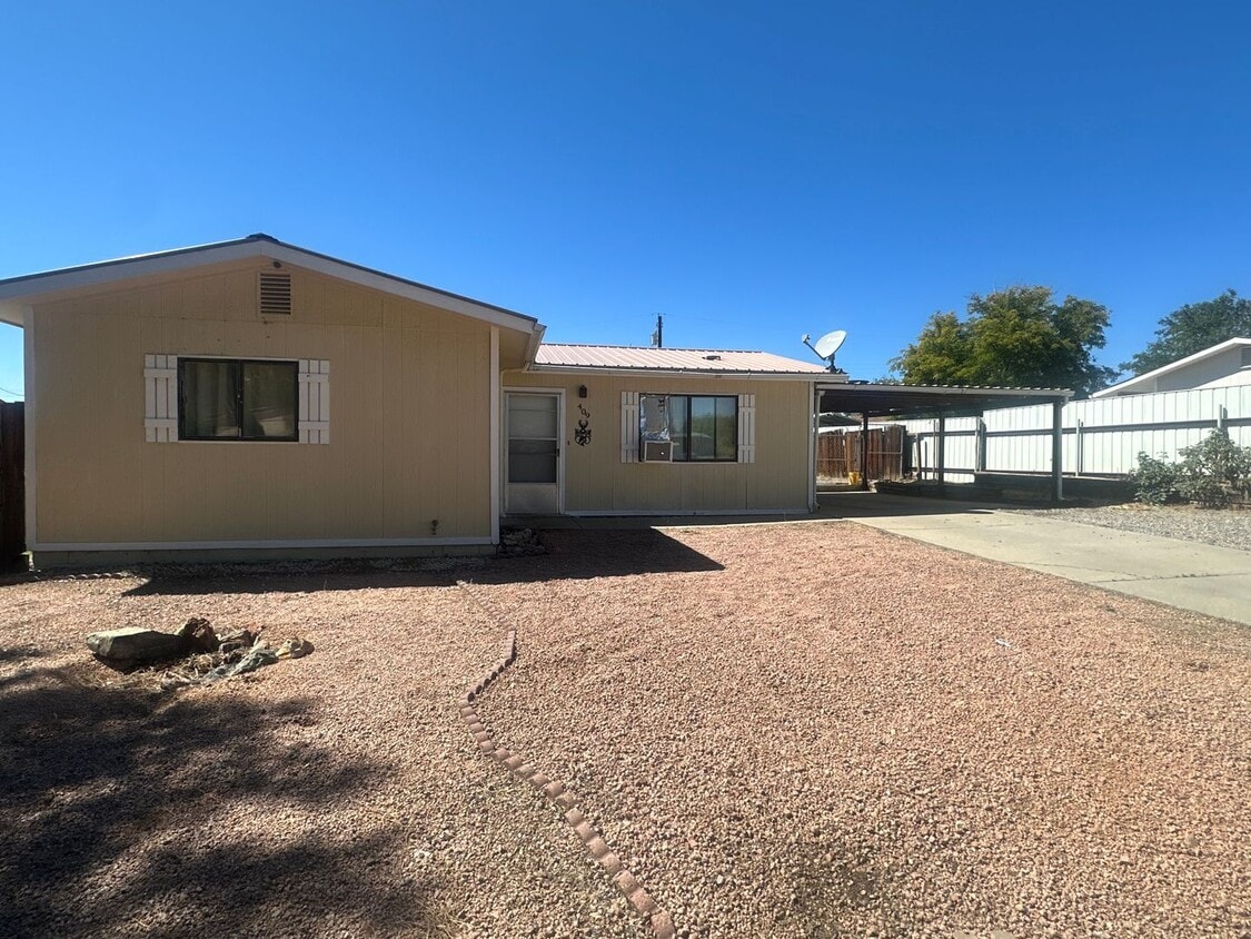 Primary Photo - 3 Bedroom 1 Bathroom Home for rent in Aztec