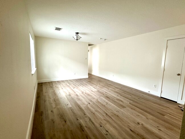 Foto del edificio - 3 bed 2 Bath in Sienna